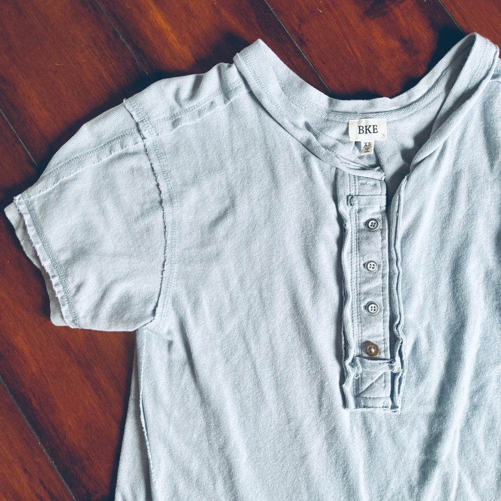 Buckle Light Blue Short Sleeve Tee